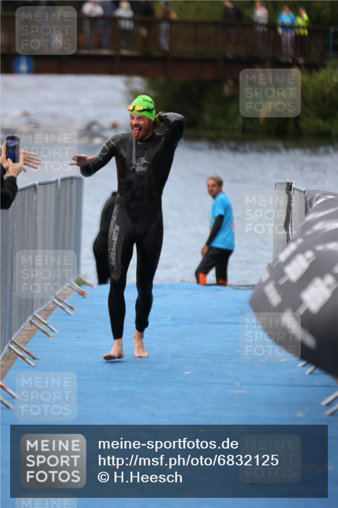 25.08.2024 - Elbe Triathlon Hamburg H.Heesch http://msf.ph/oto/6832125 25.08.2024 08:30:49 Schwimmen 106 meine-sportfotos.de