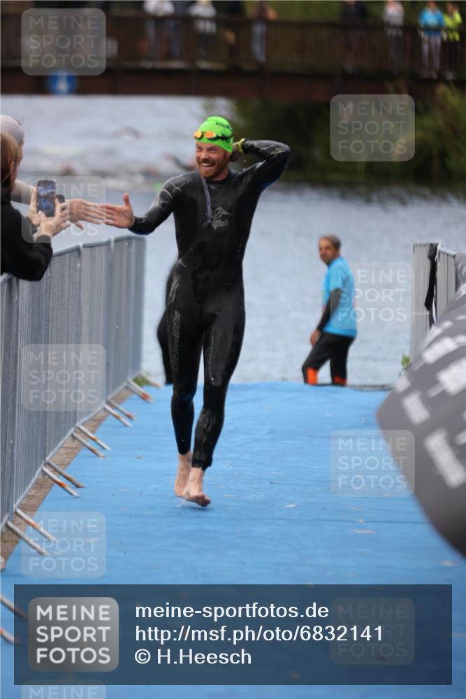 25.08.2024 - Elbe Triathlon Hamburg H.Heesch http://msf.ph/oto/6832141 25.08.2024 08:30:50 Schwimmen 106 meine-sportfotos.de