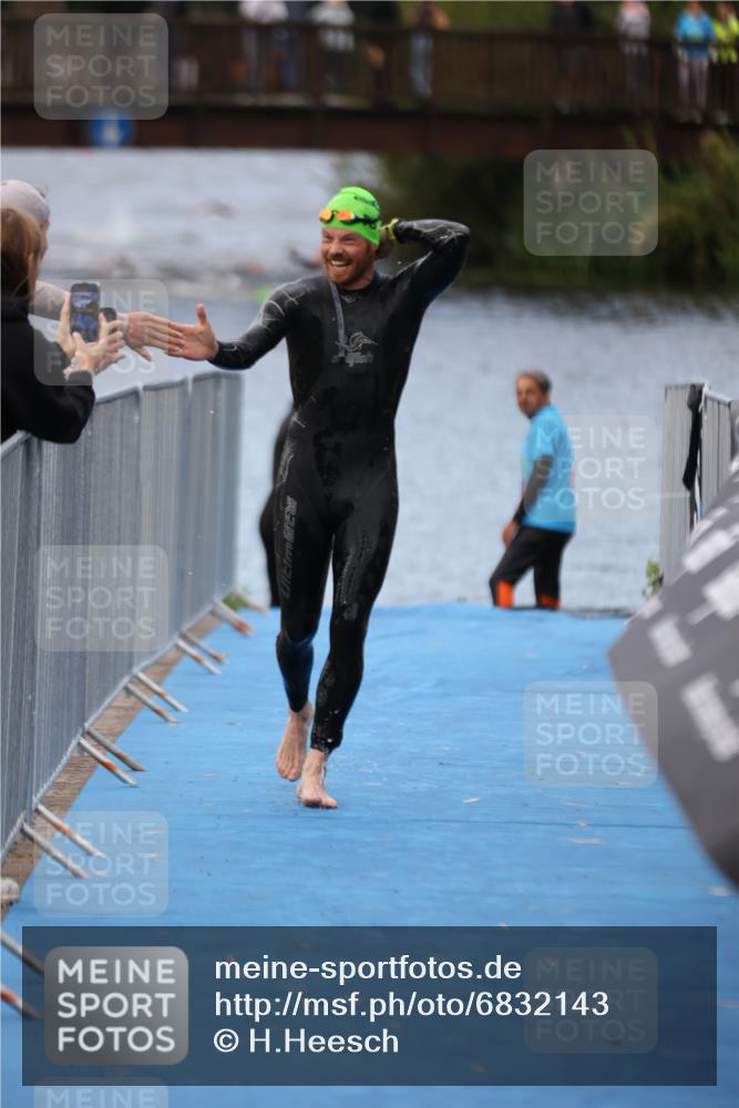 25.08.2024 - Elbe Triathlon Hamburg H.Heesch http://msf.ph/oto/6832143 25.08.2024 08:30:50 Schwimmen 106 meine-sportfotos.de