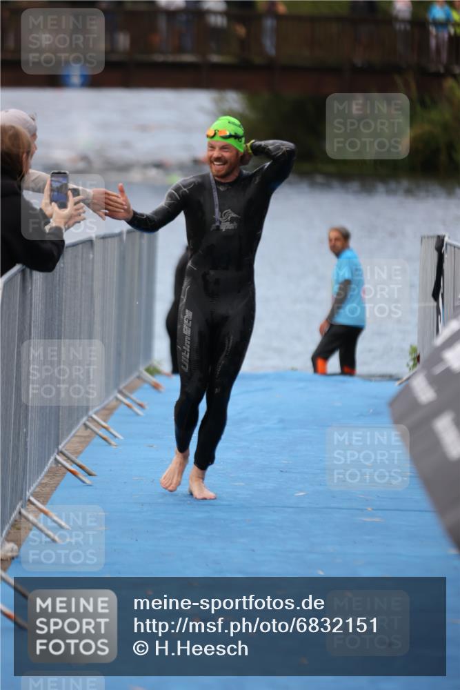25.08.2024 - Elbe Triathlon Hamburg H.Heesch http://msf.ph/oto/6832151 25.08.2024 08:30:50 Schwimmen 106 meine-sportfotos.de
