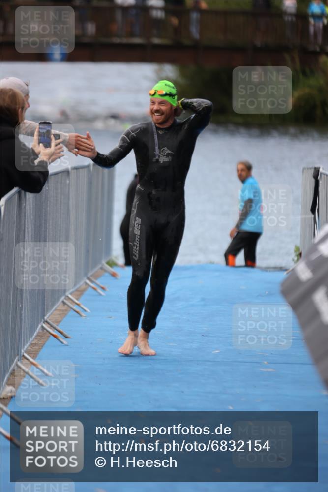 25.08.2024 - Elbe Triathlon Hamburg H.Heesch http://msf.ph/oto/6832154 25.08.2024 08:30:50 Schwimmen 106 meine-sportfotos.de