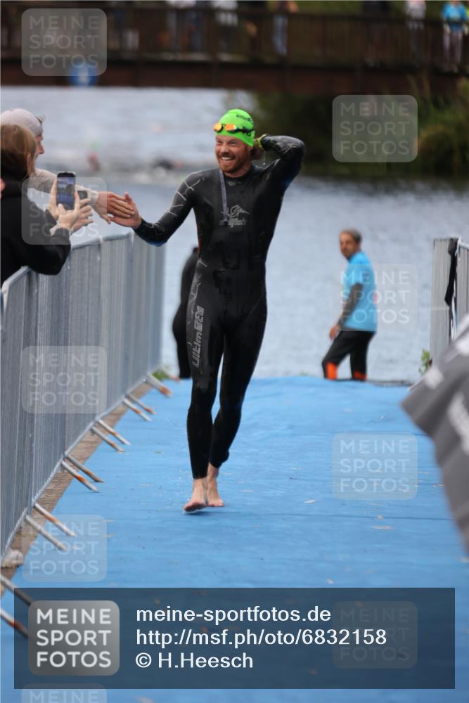 25.08.2024 - Elbe Triathlon Hamburg H.Heesch http://msf.ph/oto/6832158 25.08.2024 08:30:50 Schwimmen 106 meine-sportfotos.de