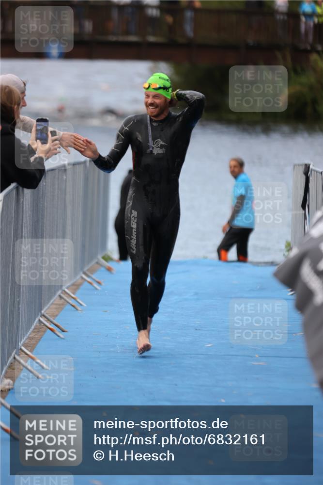 25.08.2024 - Elbe Triathlon Hamburg H.Heesch http://msf.ph/oto/6832161 25.08.2024 08:30:50 Schwimmen 106 meine-sportfotos.de