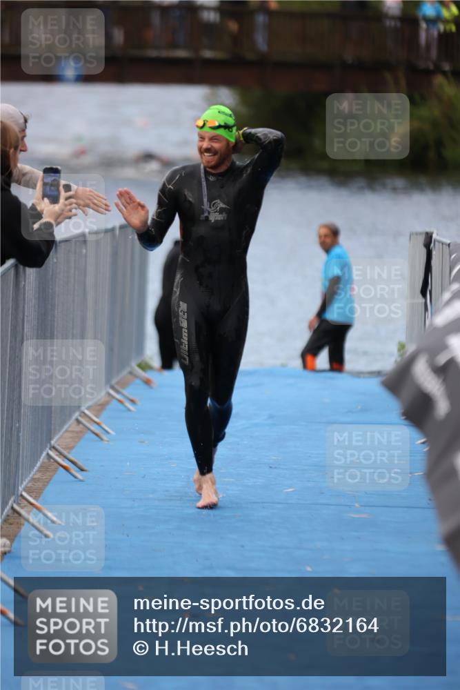 25.08.2024 - Elbe Triathlon Hamburg H.Heesch http://msf.ph/oto/6832164 25.08.2024 08:30:50 Schwimmen 106 meine-sportfotos.de