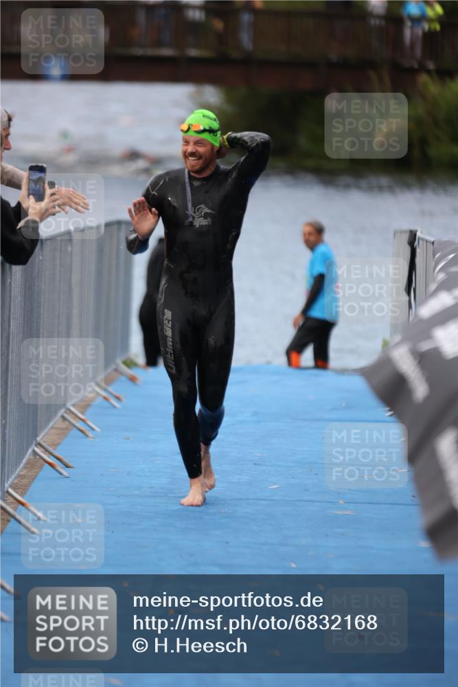 25.08.2024 - Elbe Triathlon Hamburg H.Heesch http://msf.ph/oto/6832168 25.08.2024 08:30:50 Schwimmen 106 meine-sportfotos.de