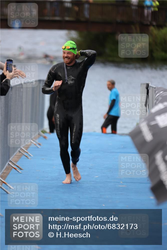 25.08.2024 - Elbe Triathlon Hamburg H.Heesch http://msf.ph/oto/6832173 25.08.2024 08:30:50 Schwimmen 106 meine-sportfotos.de