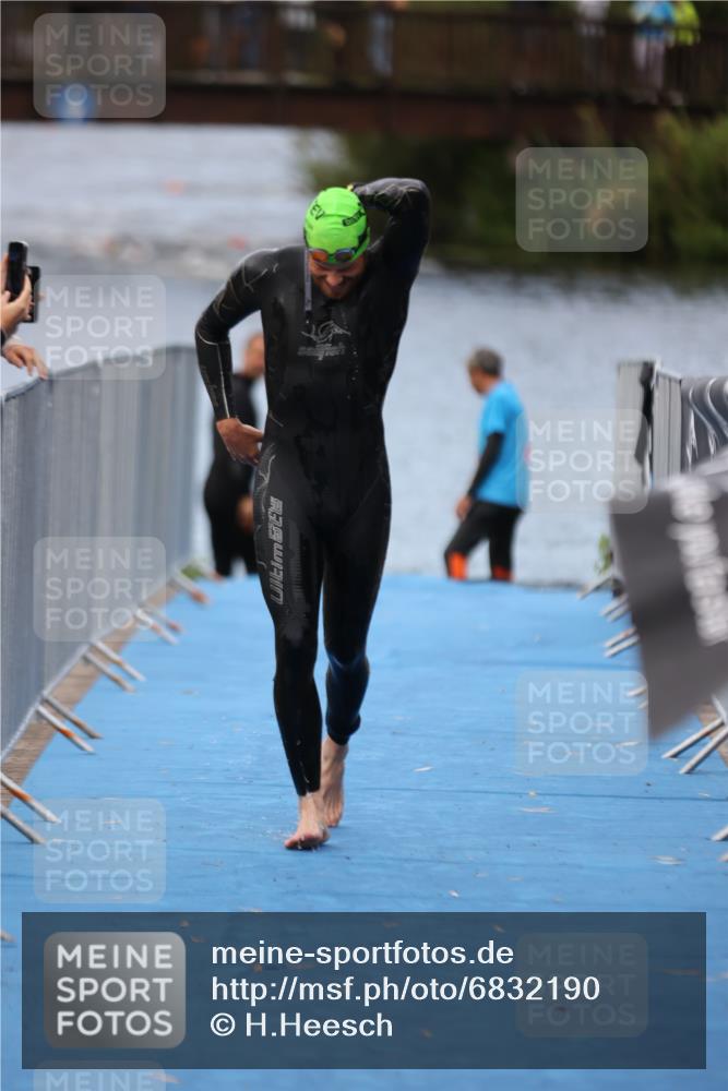 25.08.2024 - Elbe Triathlon Hamburg H.Heesch http://msf.ph/oto/6832190 25.08.2024 08:30:51 Schwimmen 106 meine-sportfotos.de