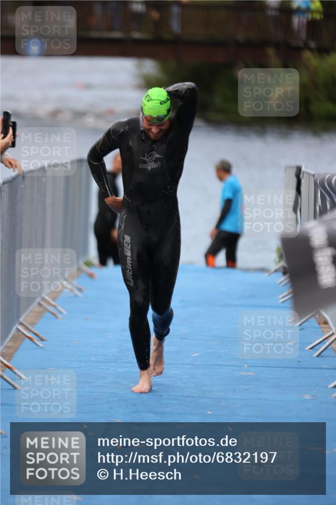 25.08.2024 - Elbe Triathlon Hamburg H.Heesch http://msf.ph/oto/6832197 25.08.2024 08:30:51 Schwimmen 106 meine-sportfotos.de