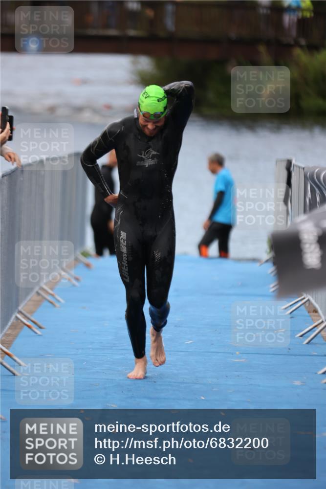 25.08.2024 - Elbe Triathlon Hamburg H.Heesch http://msf.ph/oto/6832200 25.08.2024 08:30:51 Schwimmen 106 meine-sportfotos.de