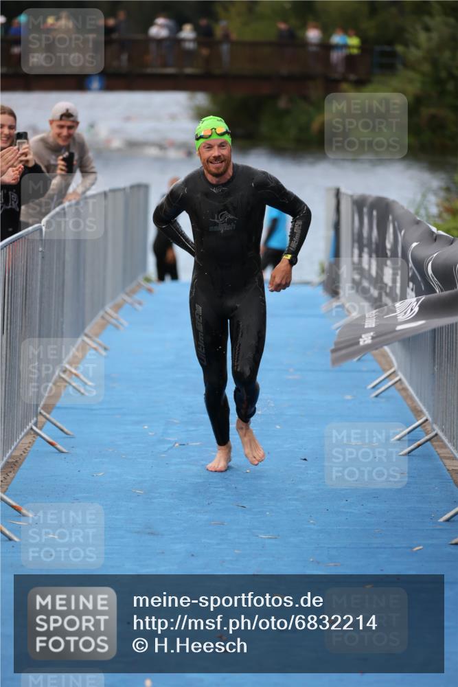 25.08.2024 - Elbe Triathlon Hamburg H.Heesch http://msf.ph/oto/6832214 25.08.2024 08:30:52 Schwimmen 106 meine-sportfotos.de