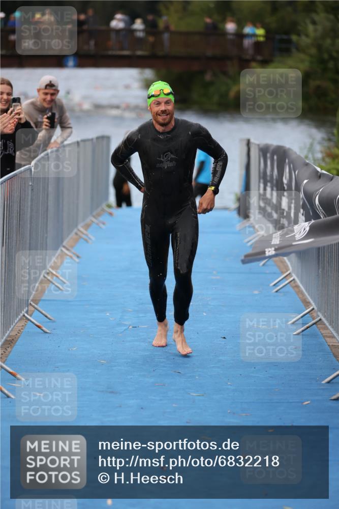 25.08.2024 - Elbe Triathlon Hamburg H.Heesch http://msf.ph/oto/6832218 25.08.2024 08:30:52 Schwimmen 106 meine-sportfotos.de