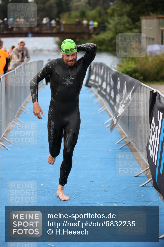 25.08.2024 - Elbe Triathlon Hamburg H.Heesch http://msf.ph/oto/6832235 25.08.2024 08:30:53 Schwimmen 106 meine-sportfotos.de