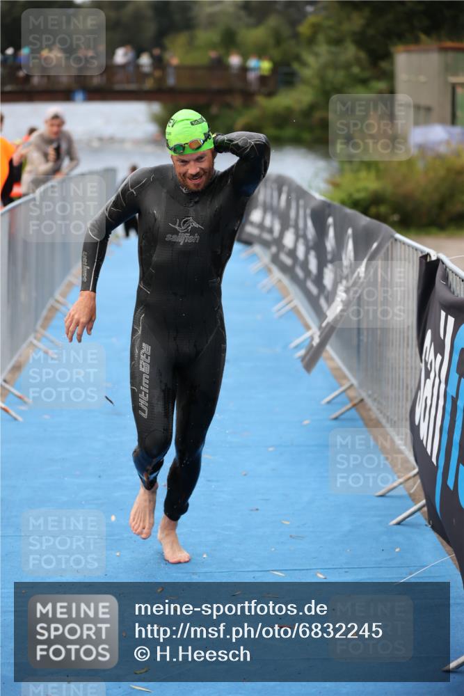 25.08.2024 - Elbe Triathlon Hamburg H.Heesch http://msf.ph/oto/6832245 25.08.2024 08:30:53 Schwimmen 106 meine-sportfotos.de