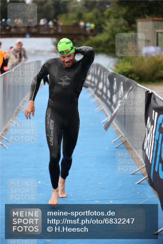 25.08.2024 - Elbe Triathlon Hamburg H.Heesch http://msf.ph/oto/6832247 25.08.2024 08:30:53 Schwimmen 106 meine-sportfotos.de