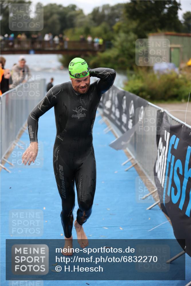 25.08.2024 - Elbe Triathlon Hamburg H.Heesch http://msf.ph/oto/6832270 25.08.2024 08:30:54 Schwimmen 106 meine-sportfotos.de