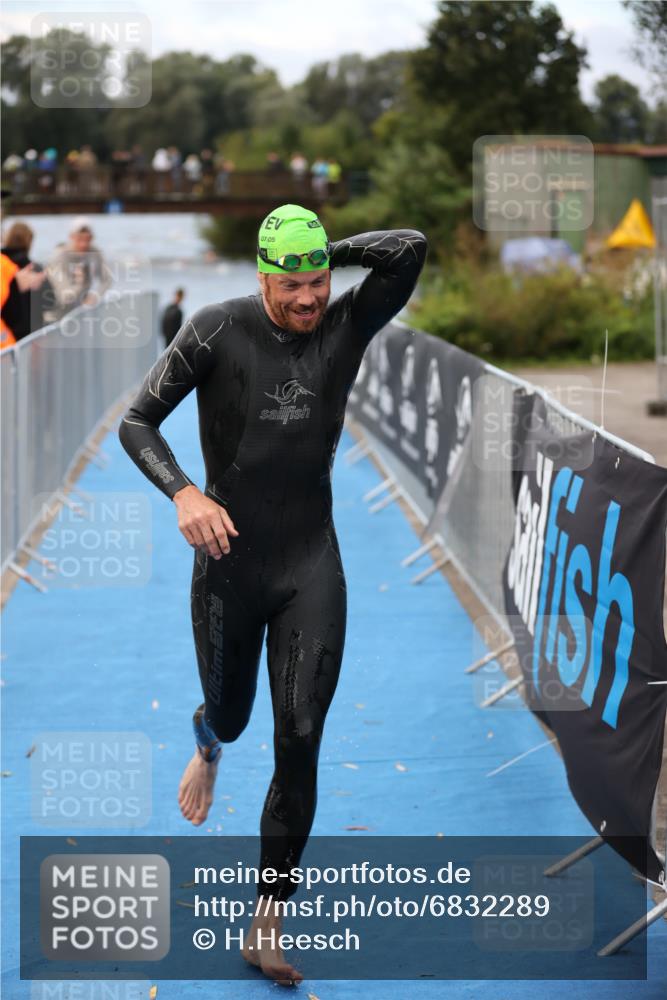 25.08.2024 - Elbe Triathlon Hamburg H.Heesch http://msf.ph/oto/6832289 25.08.2024 08:30:54 Schwimmen 106 meine-sportfotos.de