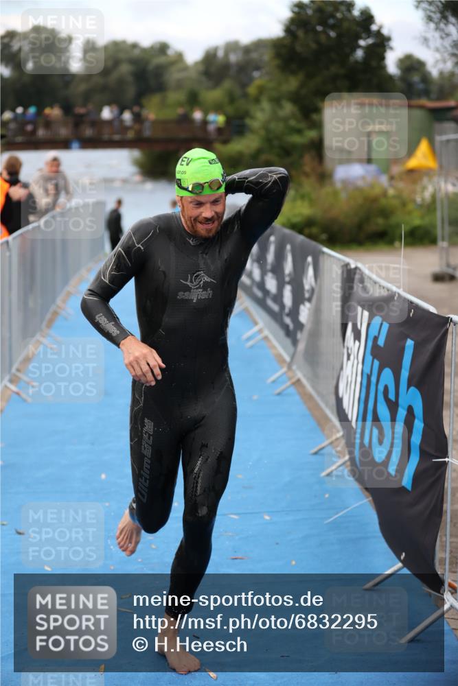 25.08.2024 - Elbe Triathlon Hamburg H.Heesch http://msf.ph/oto/6832295 25.08.2024 08:30:54 Schwimmen 106 meine-sportfotos.de