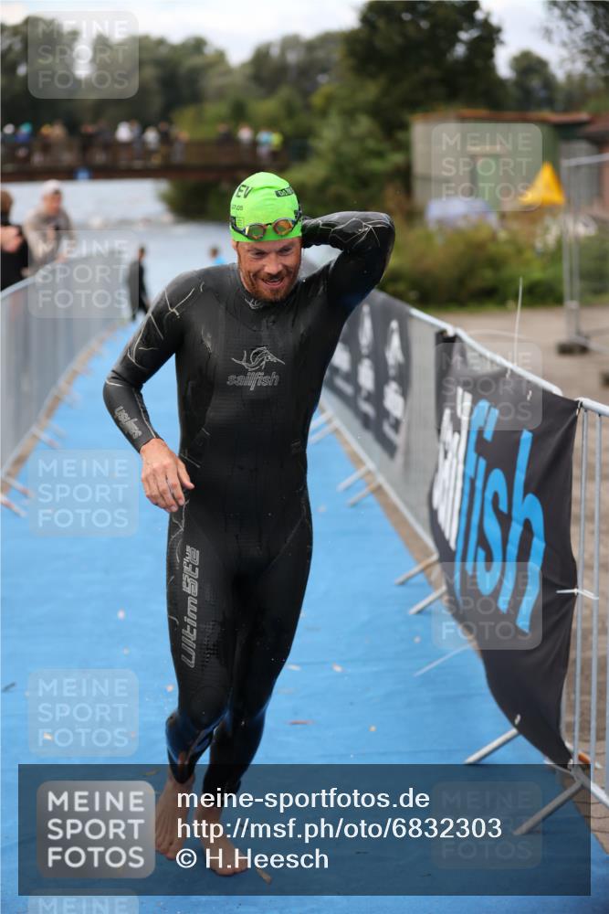 25.08.2024 - Elbe Triathlon Hamburg H.Heesch http://msf.ph/oto/6832303 25.08.2024 08:30:54 Schwimmen 106 meine-sportfotos.de