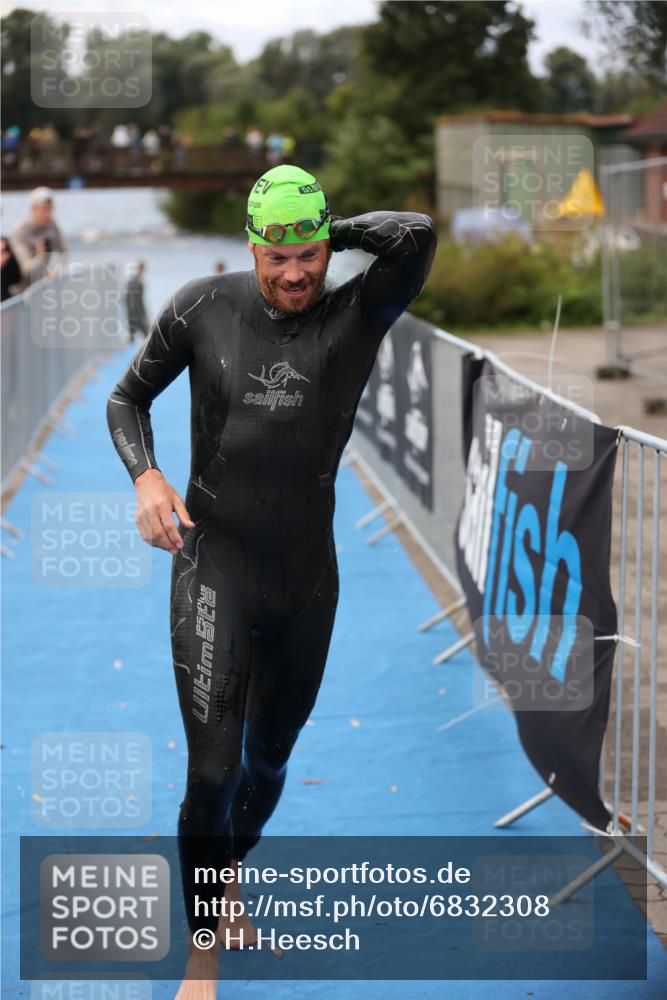 25.08.2024 - Elbe Triathlon Hamburg H.Heesch http://msf.ph/oto/6832308 25.08.2024 08:30:54 Schwimmen 106 meine-sportfotos.de