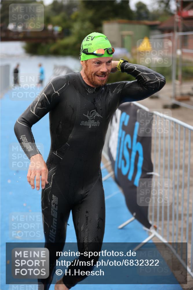 25.08.2024 - Elbe Triathlon Hamburg H.Heesch http://msf.ph/oto/6832322 25.08.2024 08:30:54 Schwimmen 106 meine-sportfotos.de