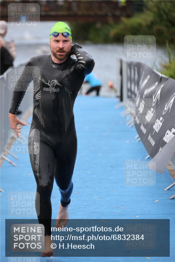 25.08.2024 - Elbe Triathlon Hamburg H.Heesch http://msf.ph/oto/6832384 25.08.2024 08:31:39 Schwimmen 38, 40, 71, 81, 100 meine-sportfotos.de