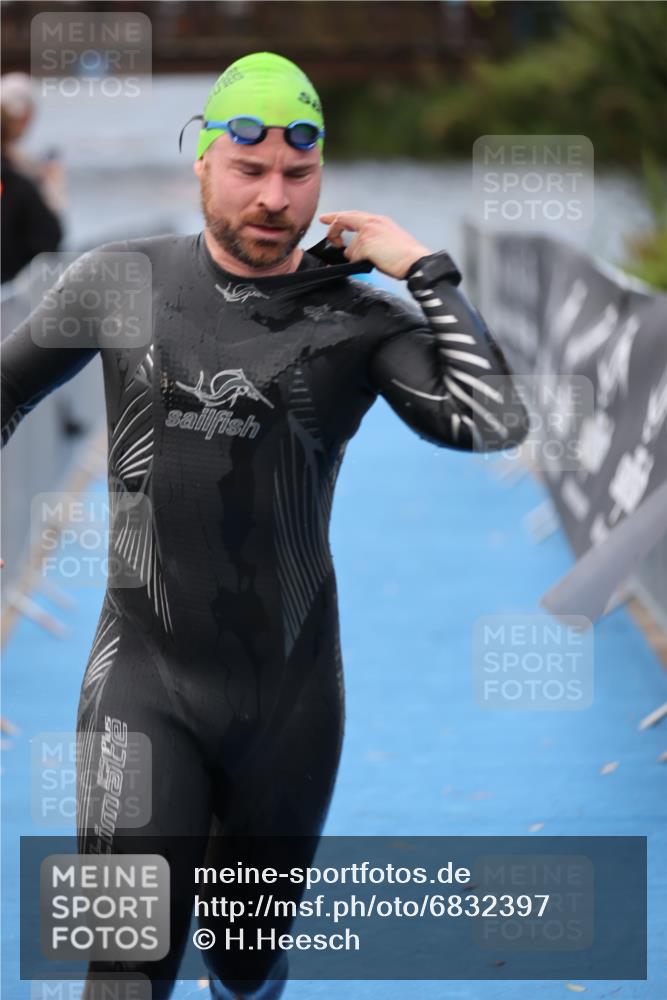 25.08.2024 - Elbe Triathlon Hamburg H.Heesch http://msf.ph/oto/6832397 25.08.2024 08:31:40 Schwimmen 38, 40, 71, 81, 100 meine-sportfotos.de