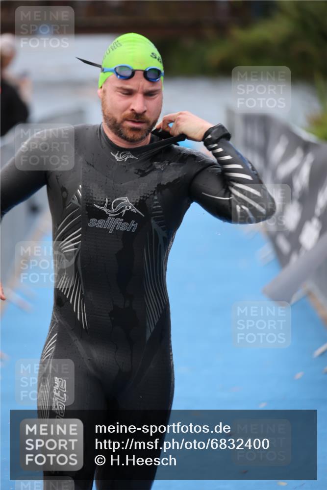 25.08.2024 - Elbe Triathlon Hamburg H.Heesch http://msf.ph/oto/6832400 25.08.2024 08:31:40 Schwimmen 38, 40, 71, 81, 100 meine-sportfotos.de