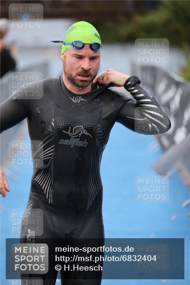 25.08.2024 - Elbe Triathlon Hamburg H.Heesch http://msf.ph/oto/6832404 25.08.2024 08:31:40 Schwimmen 38, 40, 71, 81, 100 meine-sportfotos.de