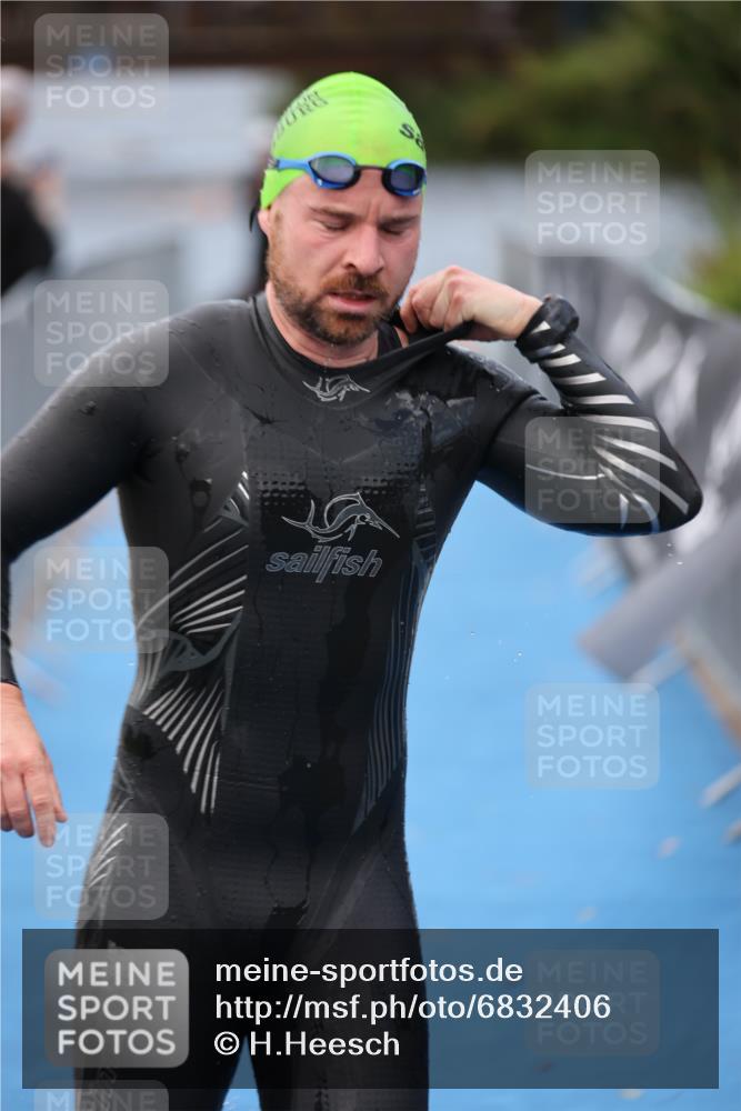 25.08.2024 - Elbe Triathlon Hamburg H.Heesch http://msf.ph/oto/6832406 25.08.2024 08:31:40 Schwimmen 38, 40, 71, 81, 100 meine-sportfotos.de
