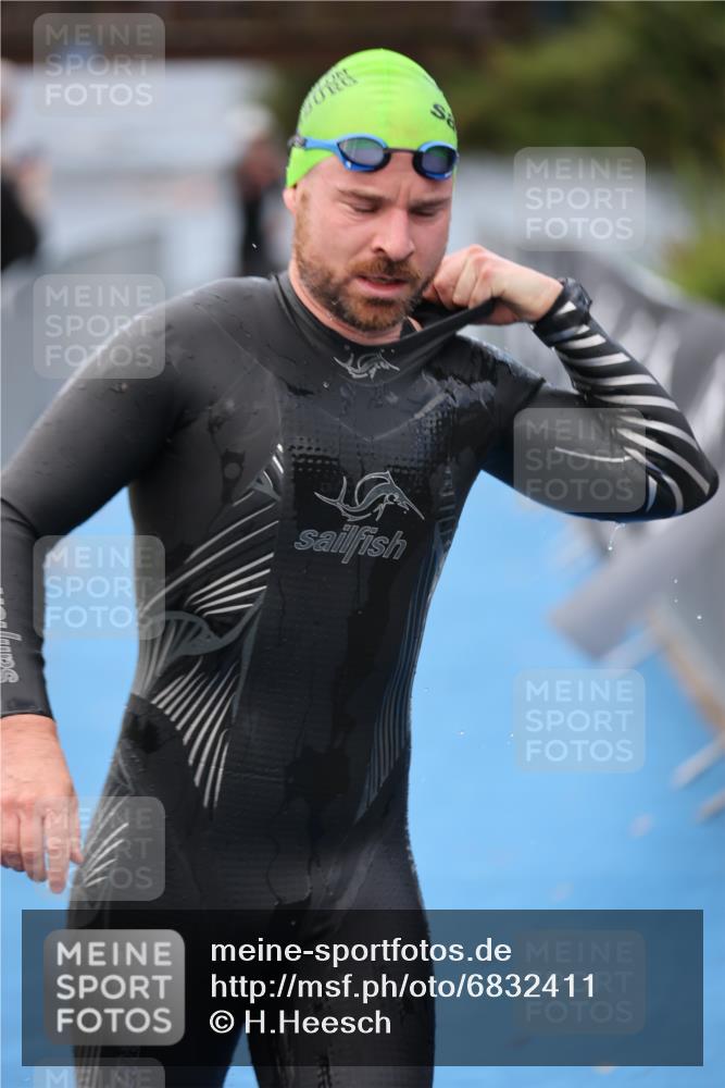 25.08.2024 - Elbe Triathlon Hamburg H.Heesch http://msf.ph/oto/6832411 25.08.2024 08:31:40 Schwimmen 38, 40, 71, 81, 100 meine-sportfotos.de