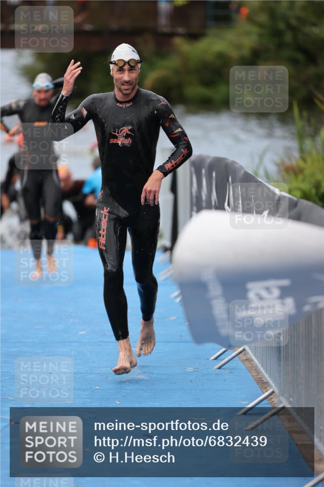 25.08.2024 - Elbe Triathlon Hamburg H.Heesch http://msf.ph/oto/6832439 25.08.2024 08:31:44 Schwimmen 34, 38, 40, 71, 75, 81, 92, 100 meine-sportfotos.de