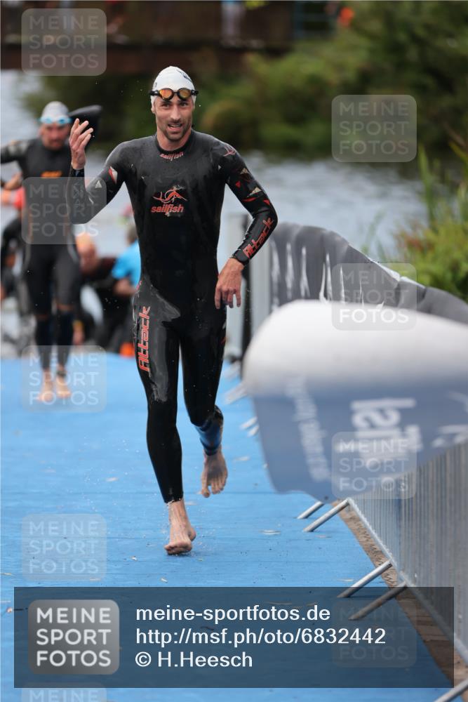 25.08.2024 - Elbe Triathlon Hamburg H.Heesch http://msf.ph/oto/6832442 25.08.2024 08:31:44 Schwimmen 34, 38, 40, 71, 75, 81, 92, 100 meine-sportfotos.de