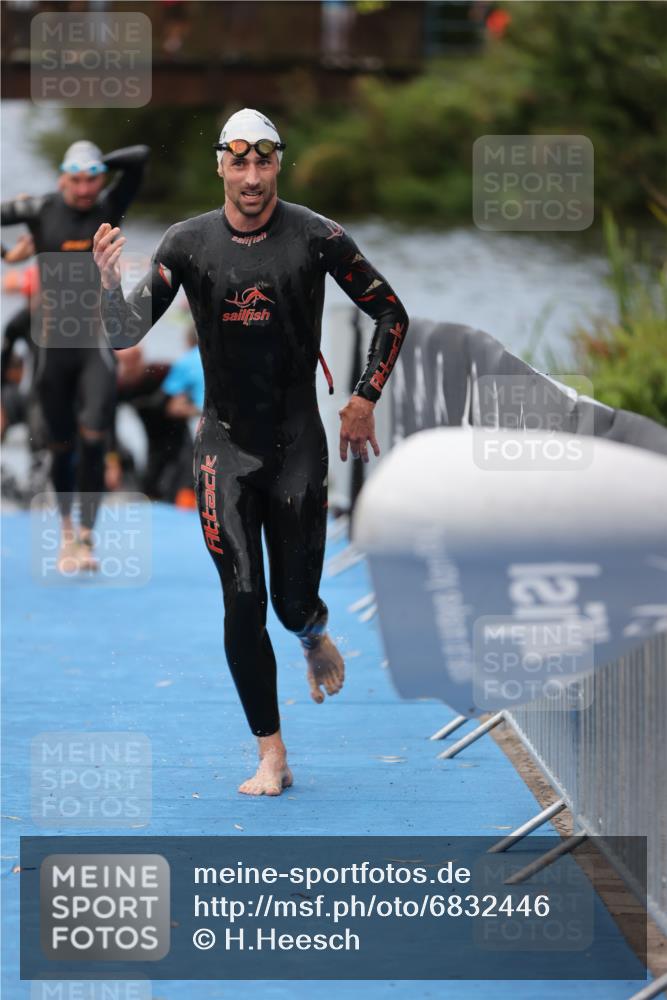25.08.2024 - Elbe Triathlon Hamburg H.Heesch http://msf.ph/oto/6832446 25.08.2024 08:31:44 Schwimmen 34, 38, 40, 71, 75, 81, 92, 100 meine-sportfotos.de
