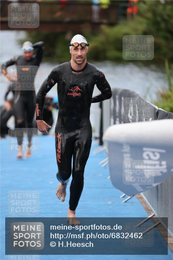 25.08.2024 - Elbe Triathlon Hamburg H.Heesch http://msf.ph/oto/6832462 25.08.2024 08:31:45 Schwimmen 34, 38, 40, 71, 75, 81, 89, 92, 100 meine-sportfotos.de