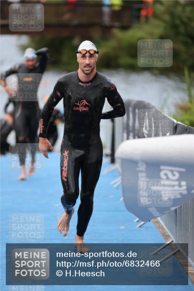 25.08.2024 - Elbe Triathlon Hamburg H.Heesch http://msf.ph/oto/6832466 25.08.2024 08:31:45 Schwimmen 34, 38, 40, 71, 75, 81, 89, 92, 100 meine-sportfotos.de