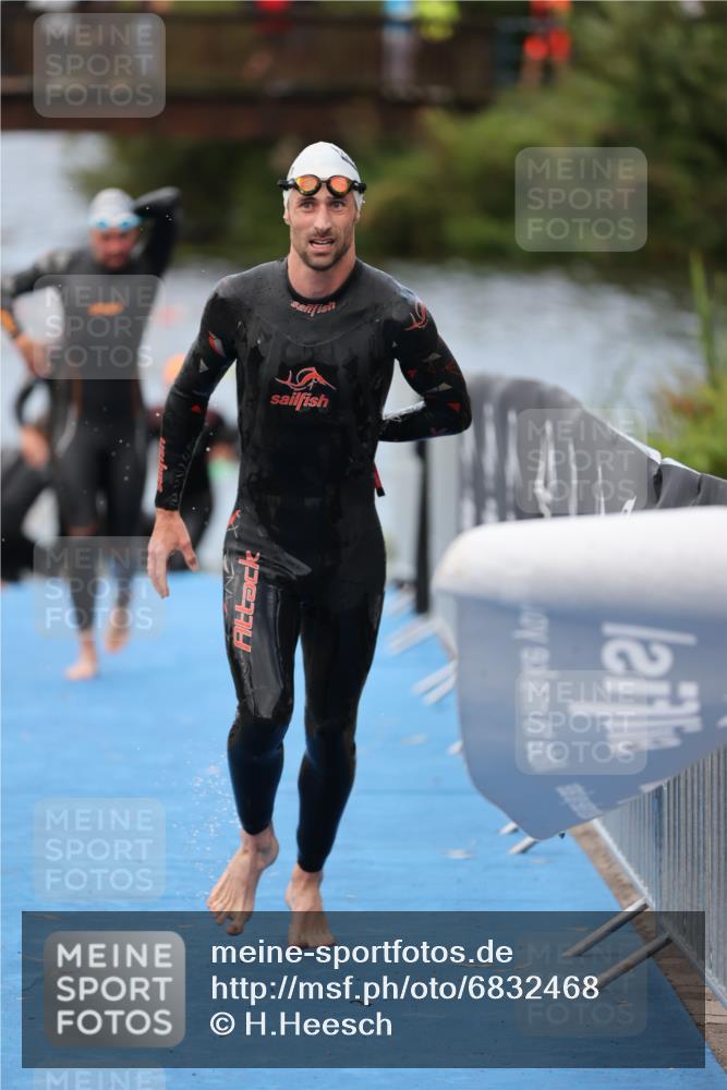 25.08.2024 - Elbe Triathlon Hamburg H.Heesch http://msf.ph/oto/6832468 25.08.2024 08:31:45 Schwimmen 34, 38, 40, 71, 75, 81, 89, 92, 100 meine-sportfotos.de