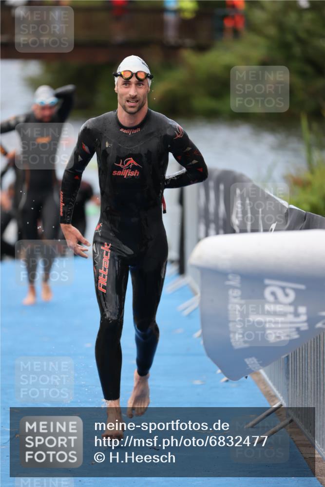 25.08.2024 - Elbe Triathlon Hamburg H.Heesch http://msf.ph/oto/6832477 25.08.2024 08:31:45 Schwimmen 34, 38, 40, 71, 75, 81, 89, 92, 100 meine-sportfotos.de