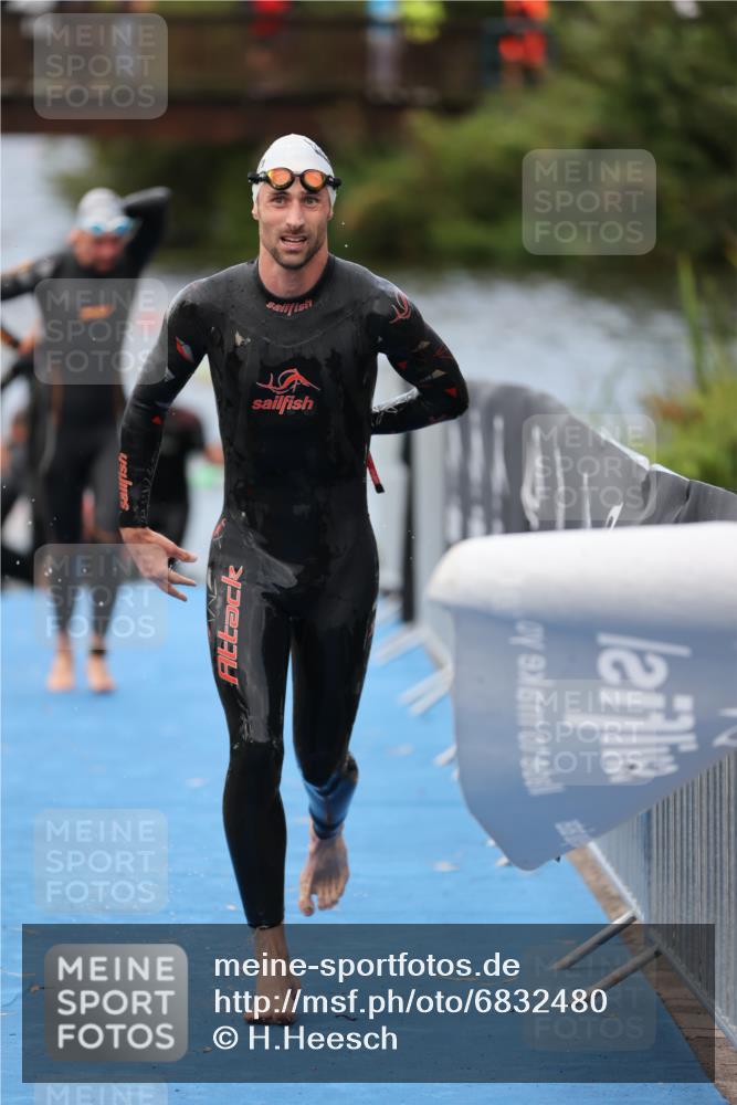 25.08.2024 - Elbe Triathlon Hamburg H.Heesch http://msf.ph/oto/6832480 25.08.2024 08:31:45 Schwimmen 34, 38, 40, 71, 75, 81, 89, 92, 100 meine-sportfotos.de