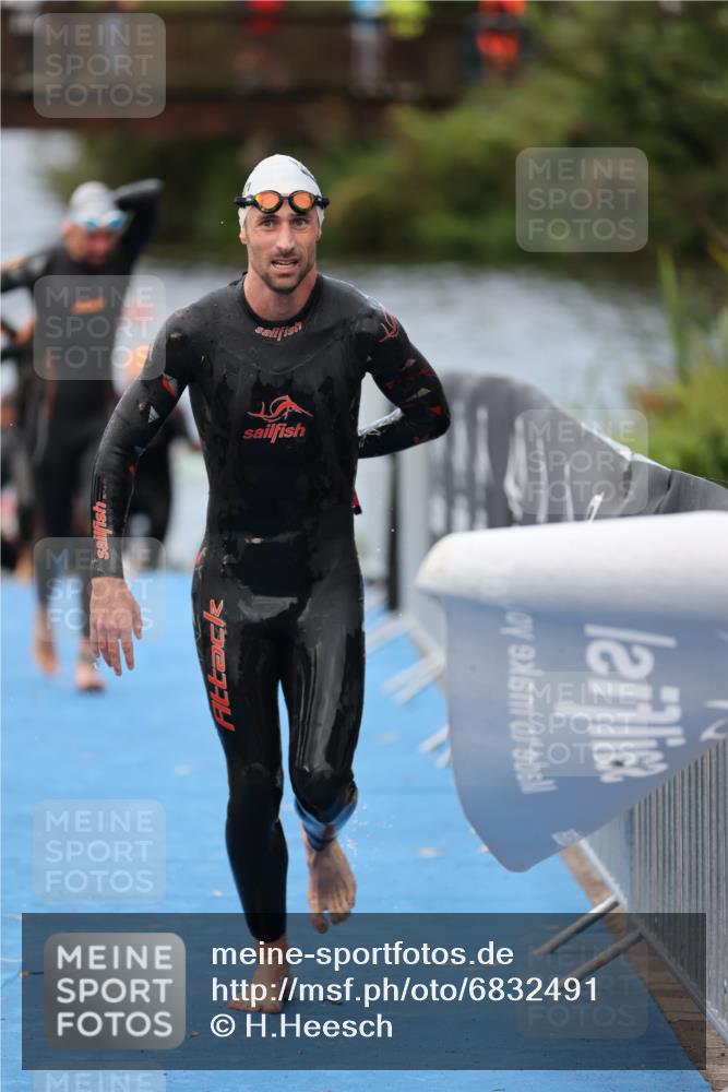 25.08.2024 - Elbe Triathlon Hamburg H.Heesch http://msf.ph/oto/6832491 25.08.2024 08:31:45 Schwimmen 34, 38, 40, 71, 75, 81, 89, 92, 100 meine-sportfotos.de