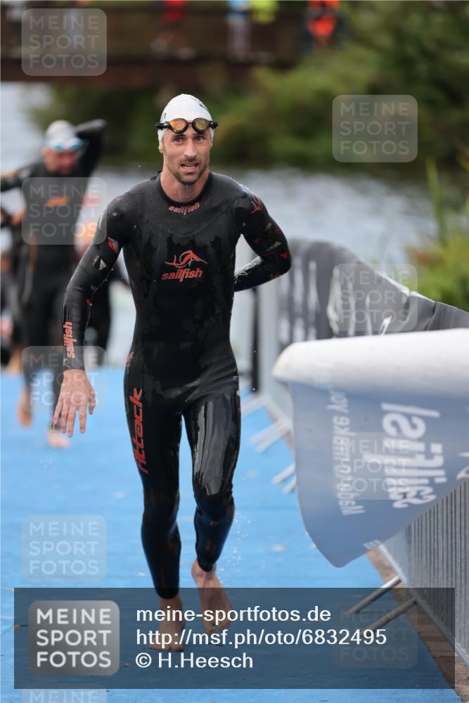 25.08.2024 - Elbe Triathlon Hamburg H.Heesch http://msf.ph/oto/6832495 25.08.2024 08:31:45 Schwimmen 34, 38, 40, 71, 75, 81, 89, 92, 100 meine-sportfotos.de