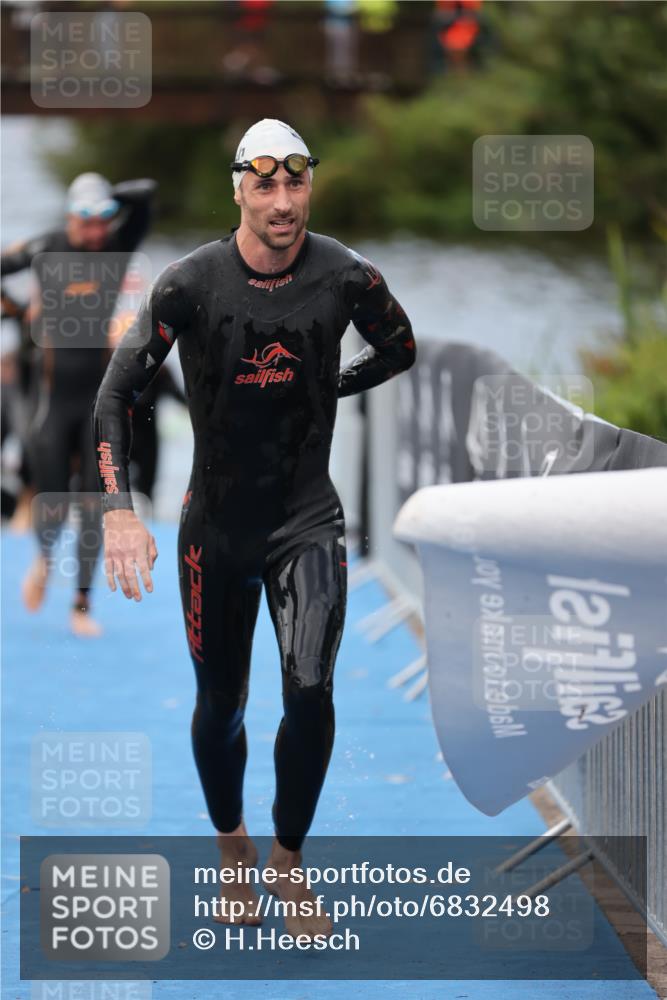 25.08.2024 - Elbe Triathlon Hamburg H.Heesch http://msf.ph/oto/6832498 25.08.2024 08:31:45 Schwimmen 34, 38, 40, 71, 75, 81, 89, 92, 100 meine-sportfotos.de