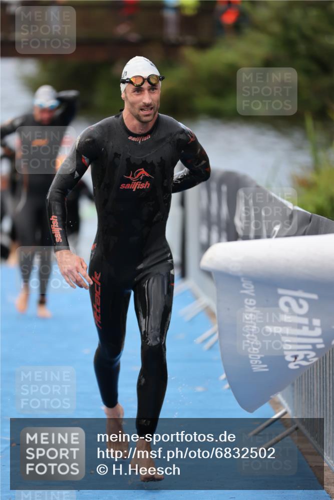 25.08.2024 - Elbe Triathlon Hamburg H.Heesch http://msf.ph/oto/6832502 25.08.2024 08:31:45 Schwimmen 34, 38, 40, 71, 75, 81, 89, 92, 100 meine-sportfotos.de