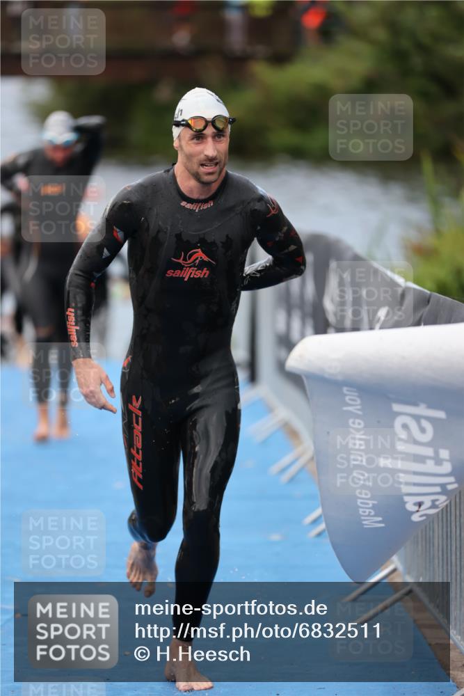 25.08.2024 - Elbe Triathlon Hamburg H.Heesch http://msf.ph/oto/6832511 25.08.2024 08:31:45 Schwimmen 34, 38, 40, 71, 75, 81, 89, 92, 100 meine-sportfotos.de