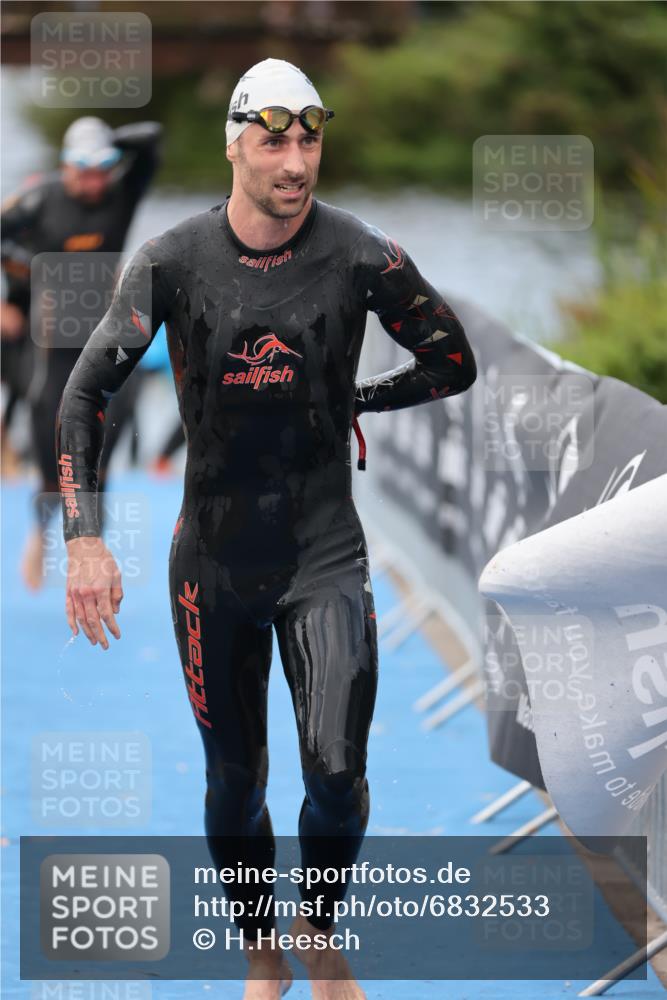 25.08.2024 - Elbe Triathlon Hamburg H.Heesch http://msf.ph/oto/6832533 25.08.2024 08:31:46 Schwimmen 34, 40, 71, 75, 81, 89, 92, 100 meine-sportfotos.de