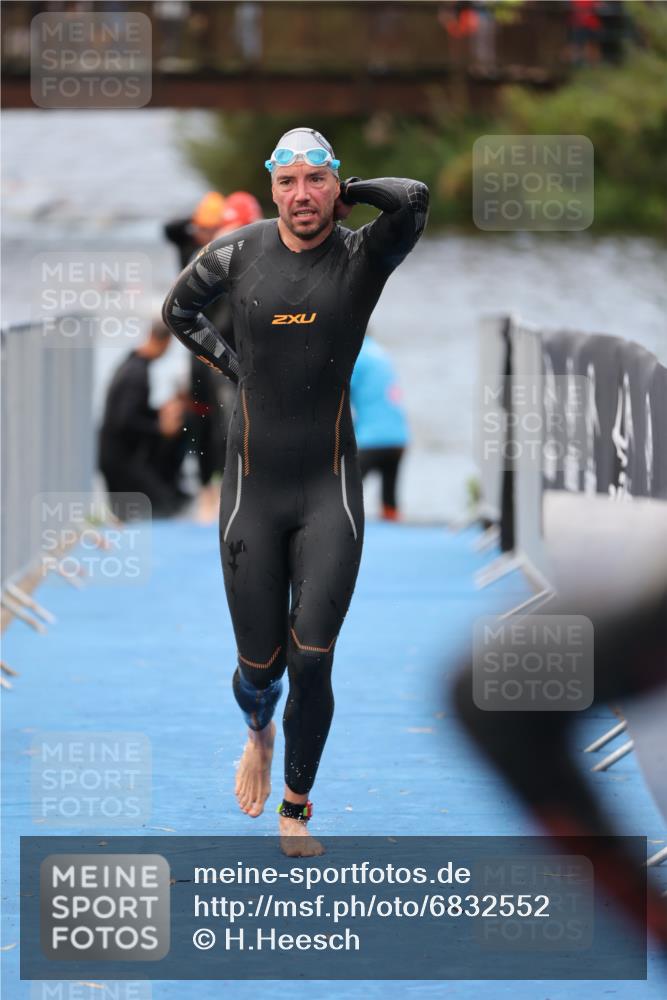 25.08.2024 - Elbe Triathlon Hamburg H.Heesch http://msf.ph/oto/6832552 25.08.2024 08:31:48 Schwimmen 34, 40, 71, 75, 81, 89, 92, 100 meine-sportfotos.de