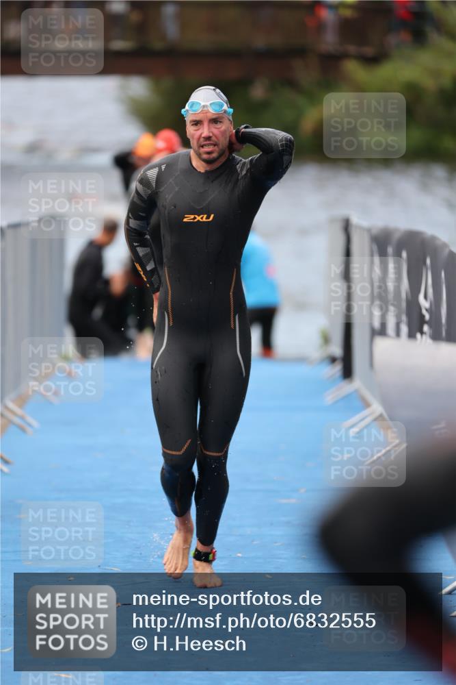 25.08.2024 - Elbe Triathlon Hamburg H.Heesch http://msf.ph/oto/6832555 25.08.2024 08:31:48 Schwimmen 34, 40, 71, 75, 81, 89, 92, 100 meine-sportfotos.de
