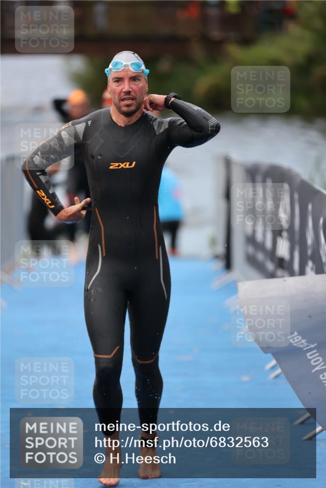 25.08.2024 - Elbe Triathlon Hamburg H.Heesch http://msf.ph/oto/6832563 25.08.2024 08:31:48 Schwimmen 34, 40, 71, 75, 81, 89, 92, 100 meine-sportfotos.de