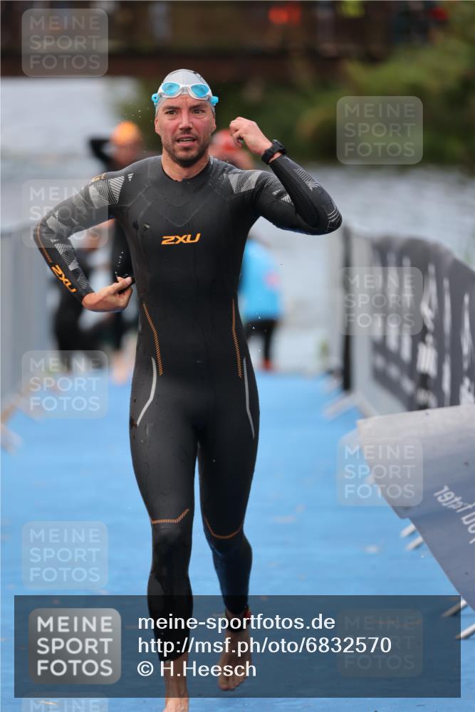 25.08.2024 - Elbe Triathlon Hamburg H.Heesch http://msf.ph/oto/6832570 25.08.2024 08:31:48 Schwimmen 34, 40, 71, 75, 81, 89, 92, 100 meine-sportfotos.de