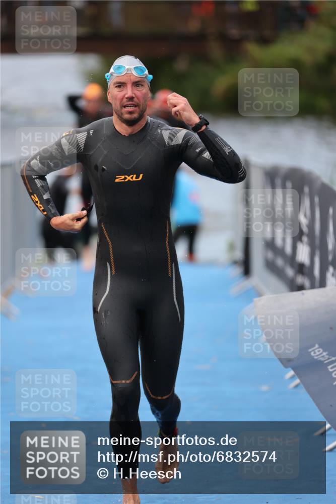 25.08.2024 - Elbe Triathlon Hamburg H.Heesch http://msf.ph/oto/6832574 25.08.2024 08:31:48 Schwimmen 34, 40, 71, 75, 81, 89, 92, 100 meine-sportfotos.de