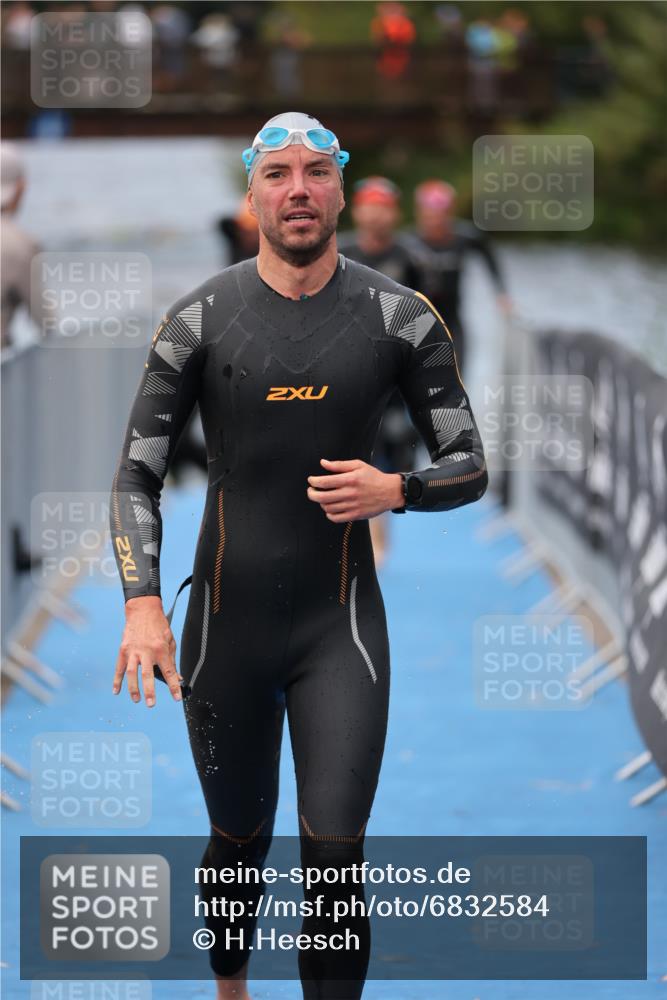 25.08.2024 - Elbe Triathlon Hamburg H.Heesch http://msf.ph/oto/6832584 25.08.2024 08:31:49 Schwimmen 34, 40, 71, 75, 81, 89, 92, 100 meine-sportfotos.de